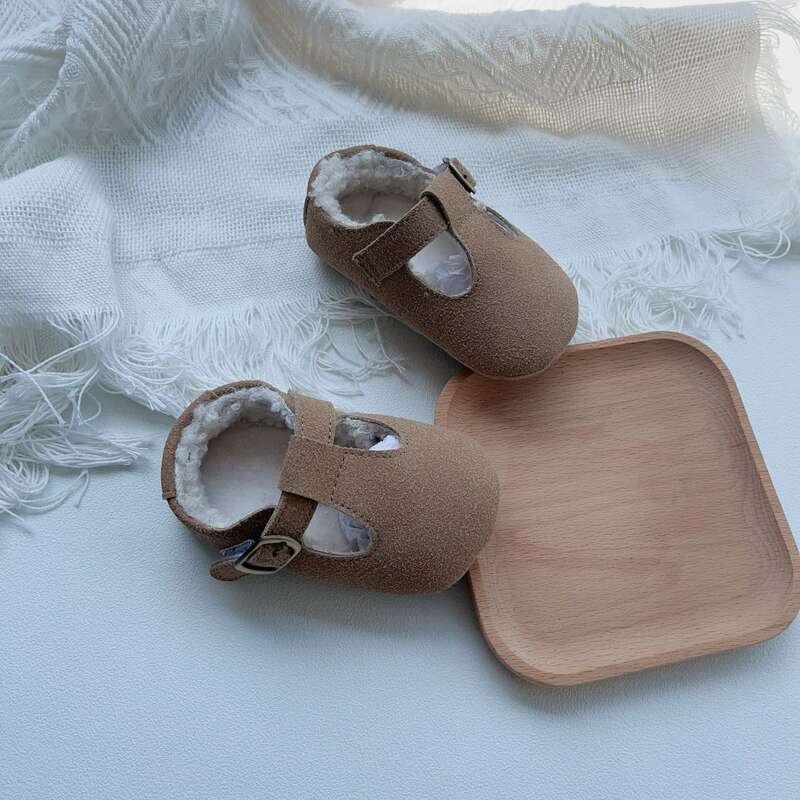 Zapatos gruesos de algodón antideslizantes para bebé, zapatos de suela suave de Color sólido, para mantener el calor, novedad de invierno, 2023
