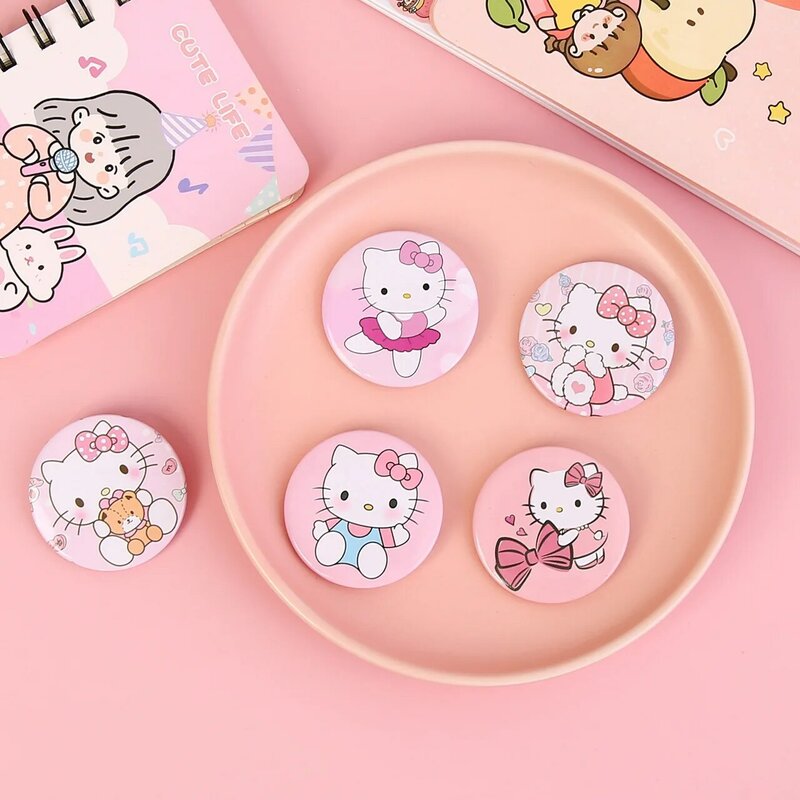 Sanrio-insignia de hojalata Buki, bonito broche de Hello Kitty, insignia de dibujos animados para estudiantes, colgante para mochila, regalo pequeño