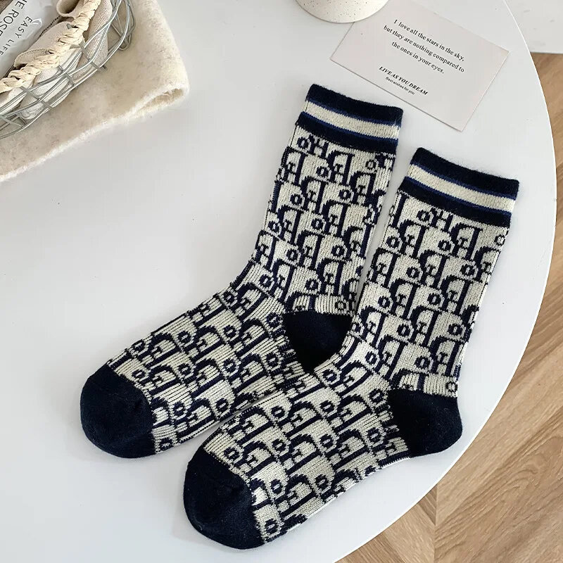 2024 Luxury Wool Women Spring Warm Socks Korean Solid Color Middle Tube Socks Breathable Casual Women's Socks Wholesale