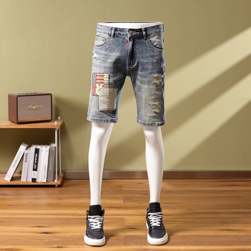 Calça jeans curta de costura masculina, rasgada, patchwork, fina, bordada, personalidade, retrô, calça média do motociclista, na moda