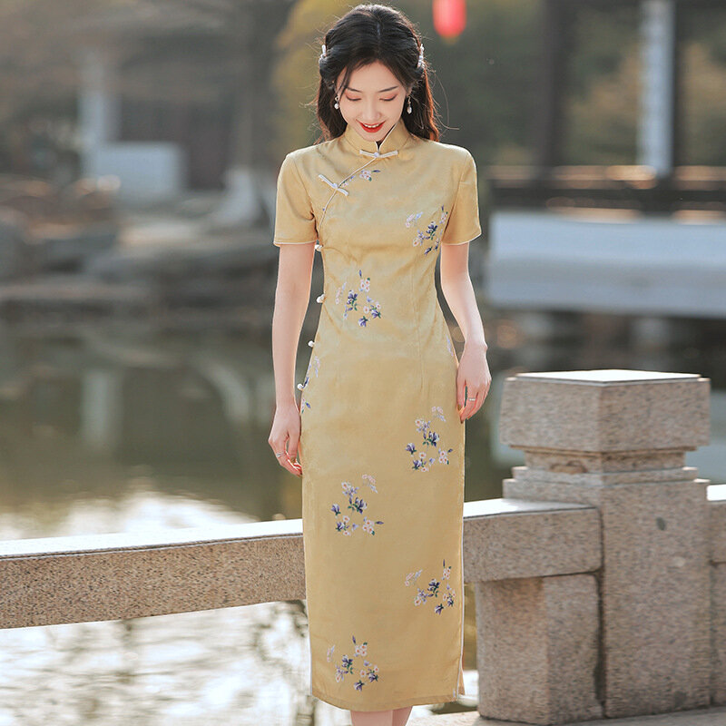 Feminino floral estampado longo fino qipao chinês tradicional amarelo cetim cheongsam manga curta split vestido vintage