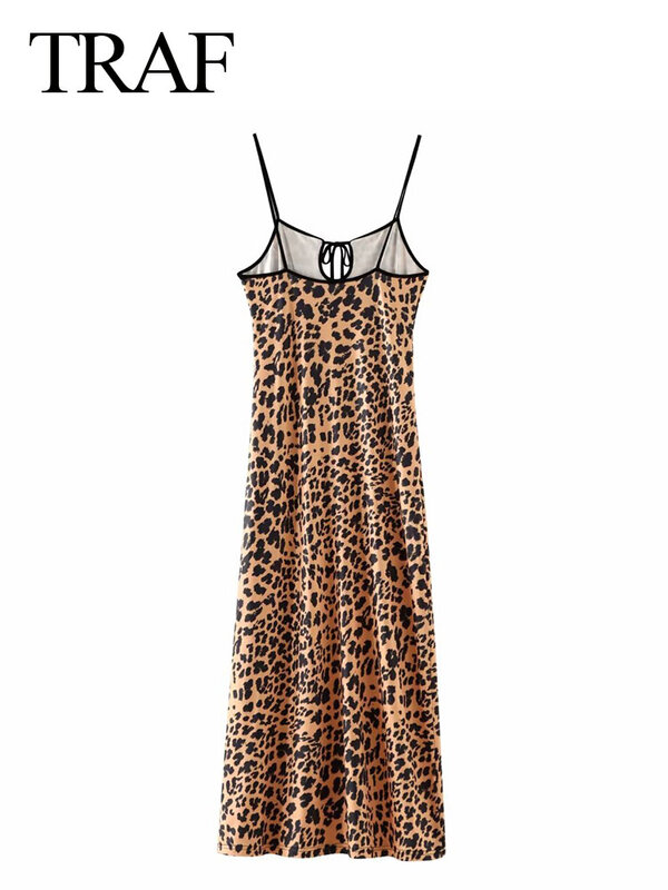 Платье-комбинация летнее облегающее без рукавов с леопардовым принтом и открытой спиной