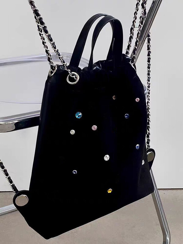 Nuovo Design a catena zaino Casual in pelle moda per donna strass catena di grande capacità borsa con coulisse rivetto da viaggio nera