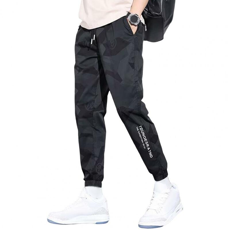 Celana pinggang elastis untuk pria, celana olahraga sutra es motif kamuflase dengan tali pinggang, celana ikat pergelangan kaki untuk dipakai untuk pria