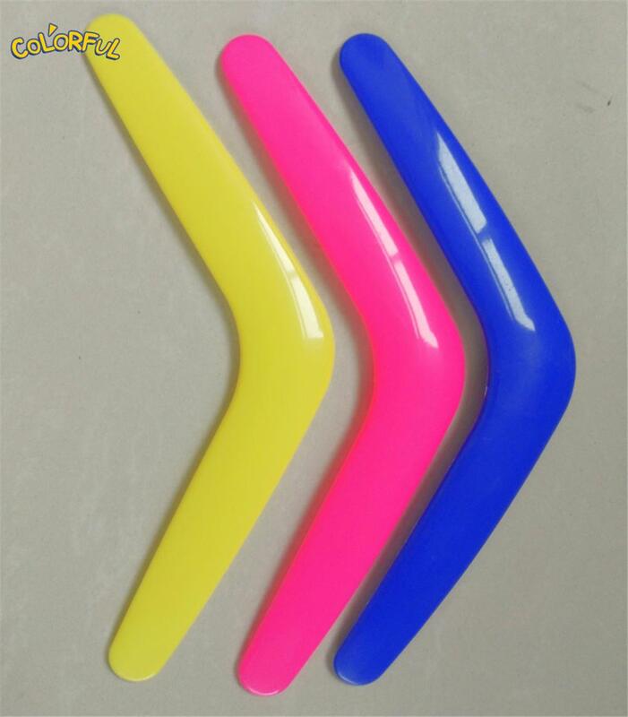 V รูปร่าง Boomerang Handmade พลาสติกกลางแจ้งสนุกกีฬากลางแจ้ง Luminous Park พิเศษของเล่น Flying Disk Flying Saucer