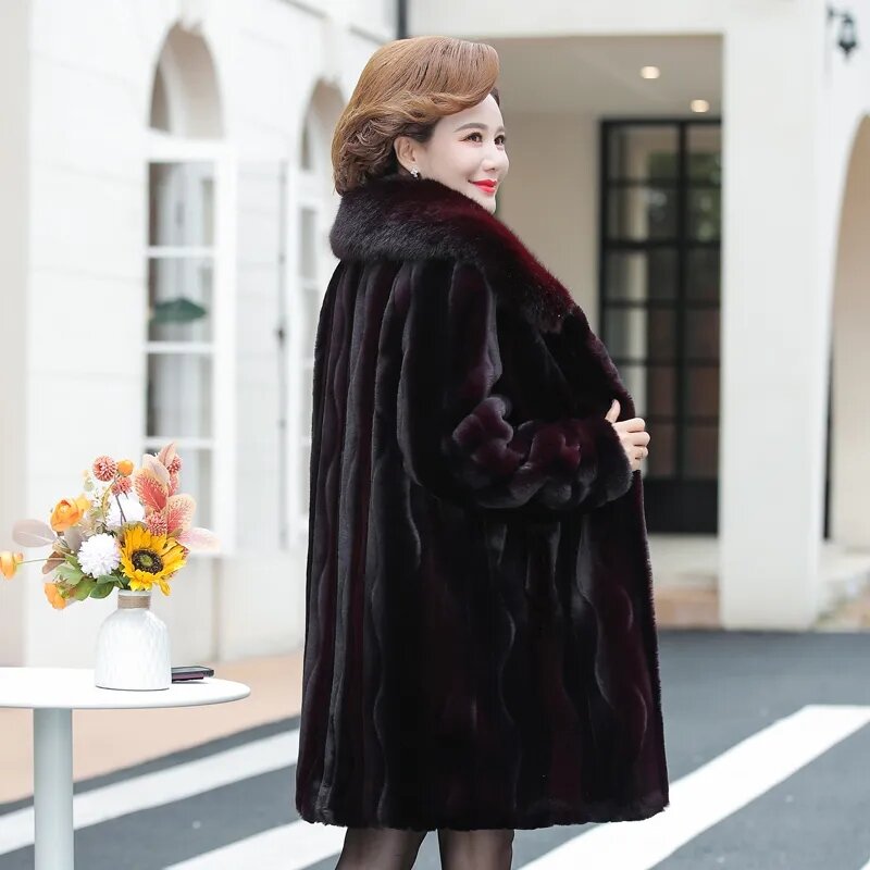 Cappotto di pelliccia sintetica di fascia alta giacca invernale da donna con collo di pelliccia 2023 nuovo addensare giacca di visone lunga calda madre di mezza età di grandi dimensioni