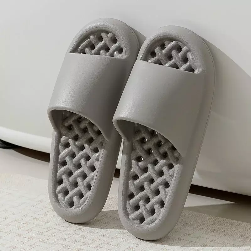 Zapatillas de malla de suela suave para hombre y mujer, chanclas antideslizantes cómodas de secado rápido con fugas para el baño, novedad de verano