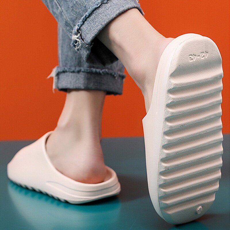 Sandal Pria Wanita Keren Musim Panas 2023 Sandal Lembut Sepatu Kasual Pantai Wanita Sandal Pria Merek Flip-Flop Sandal Pria Ringan EVA