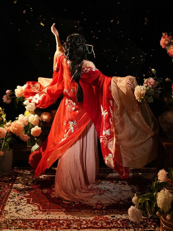 ชุดฮานของผู้หญิงชุดปักลายเสื้อผ้างานแต่งงานแดงที่อกแบบดั้งเดิมชุดใหม่