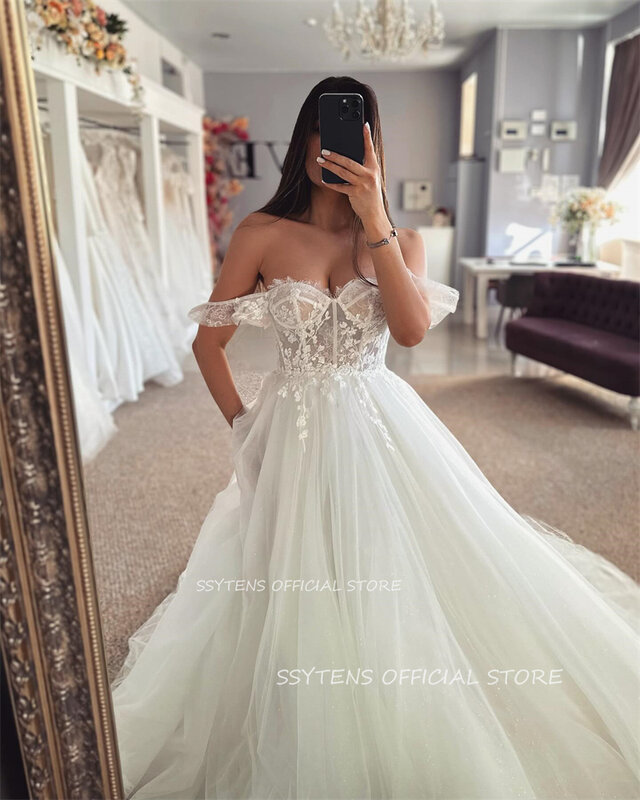 Szykowne koronkowe tiulowe suknie ślubne z odkrytymi ramionami 2024 Suknie ślubne z gorsetem z tyłu dla kobiet