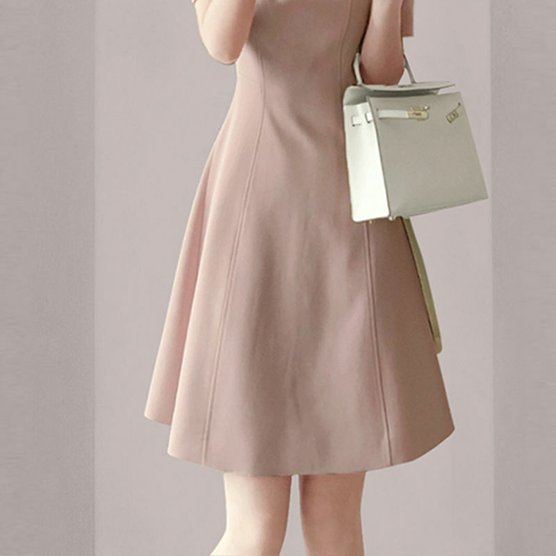 Fashionable Age Reducing Waist Square Neck Dress 2024 Summer New Women's Light Mature Style Goddess Model Skirt