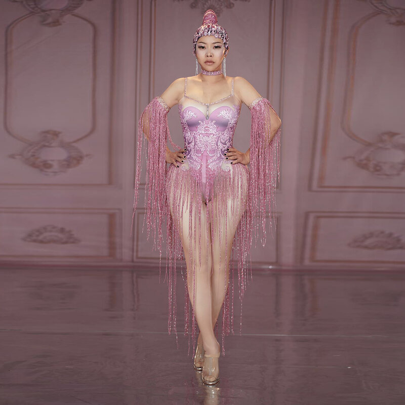بدلة قفز نسائية مثيرة باللون الوردي مُزينة بشراشيب للمسرح ملابس ضيقة ومرصعة بالكريستال للرقص والرقص ملابس لعروض الأزياء Wutong