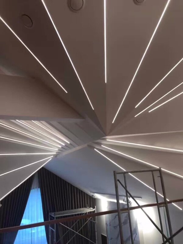 Фотолюминесцентный профиль с крышкой ПК и крепежными зажимами для фотолюминесцентной ленты