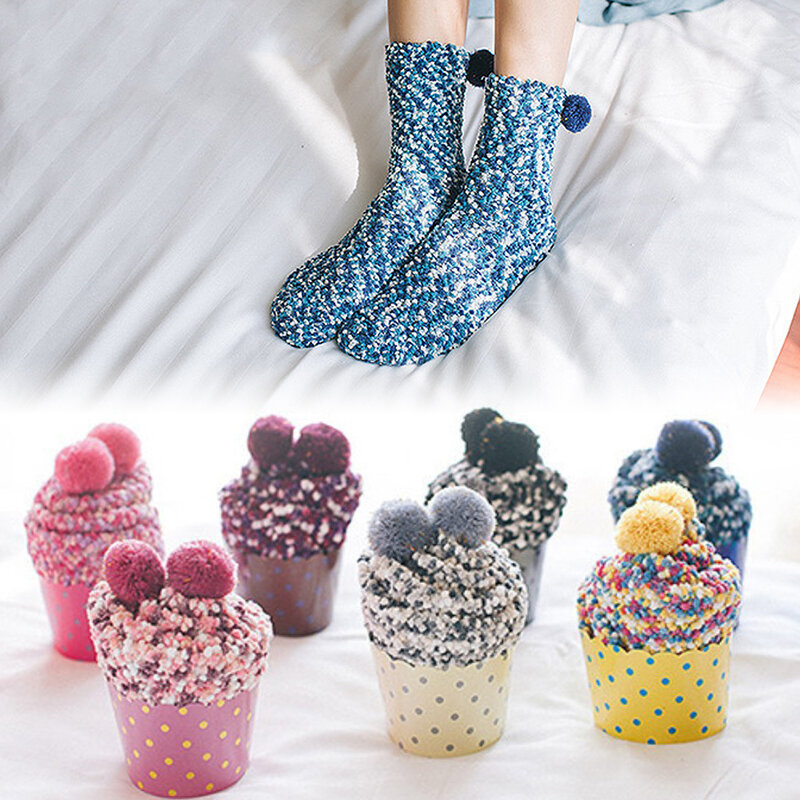Mulheres menina de pelúcia malha inverno meias quentes bonito casual adorável coral velo doces cores meados de bezerro cupcake piso meias confortáveis