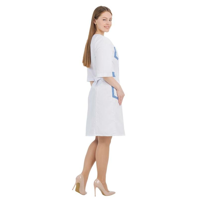 Médico femenino traje ivuniforma Inter de blanco con azul de