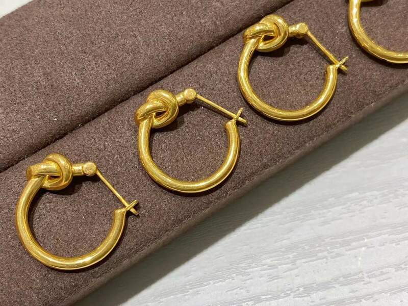 MADALENA SARARA-pendientes de oro amarillo puro de 18k para mujer, aretes curvos ostentosos, hechos en Au750