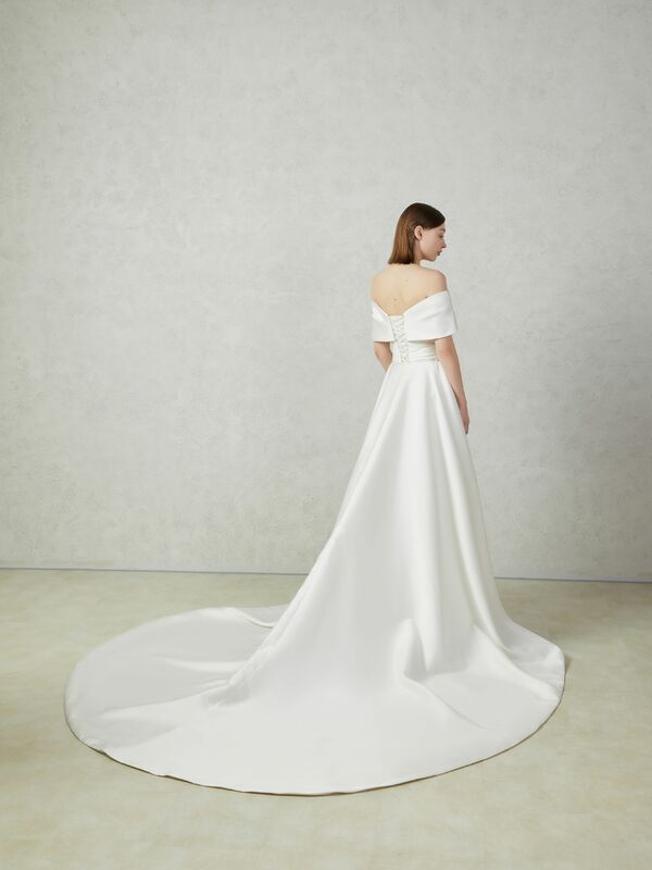 Vestido de novia de trompeta de sirena de diseño liso con corpiño plisado con hombros descubiertos minimalista, vestido de novia con sobrefalda