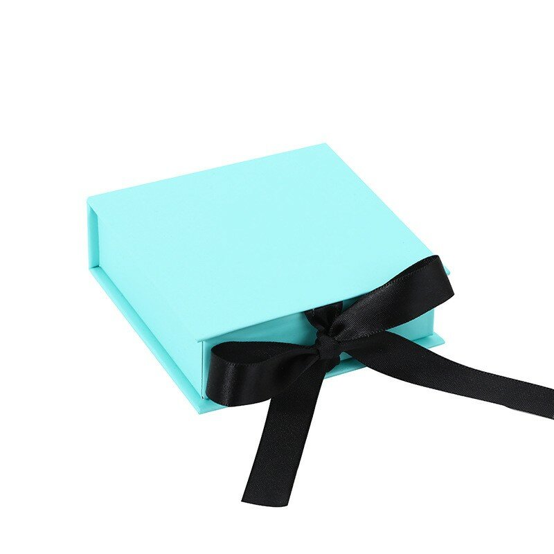 Бумажная коробка с магнитной застежкой для ювелирных изделий