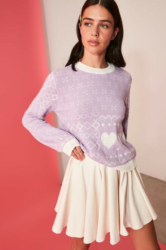 라일락 화이트 하트 패턴 자카드 니트웨어 스웨터