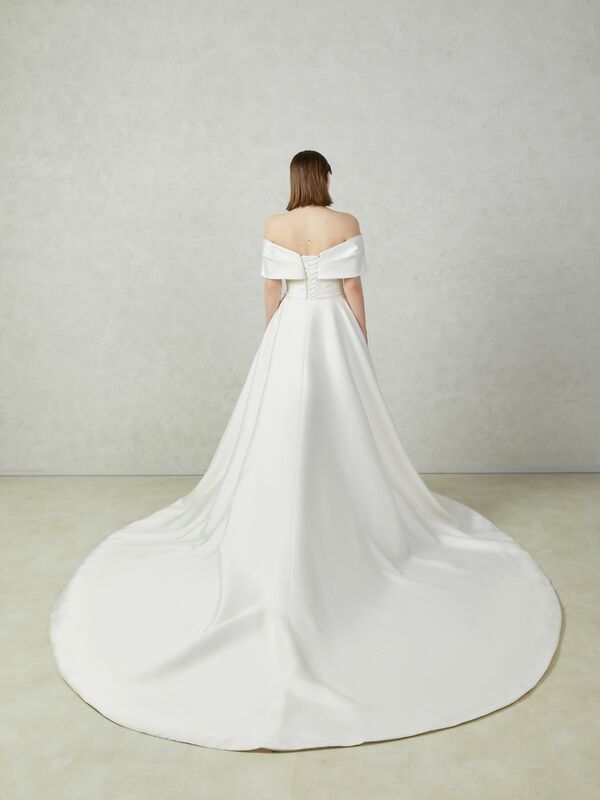 Vestido de novia de trompeta de sirena de diseño liso con corpiño plisado con hombros descubiertos minimalista, vestido de novia con sobrefalda