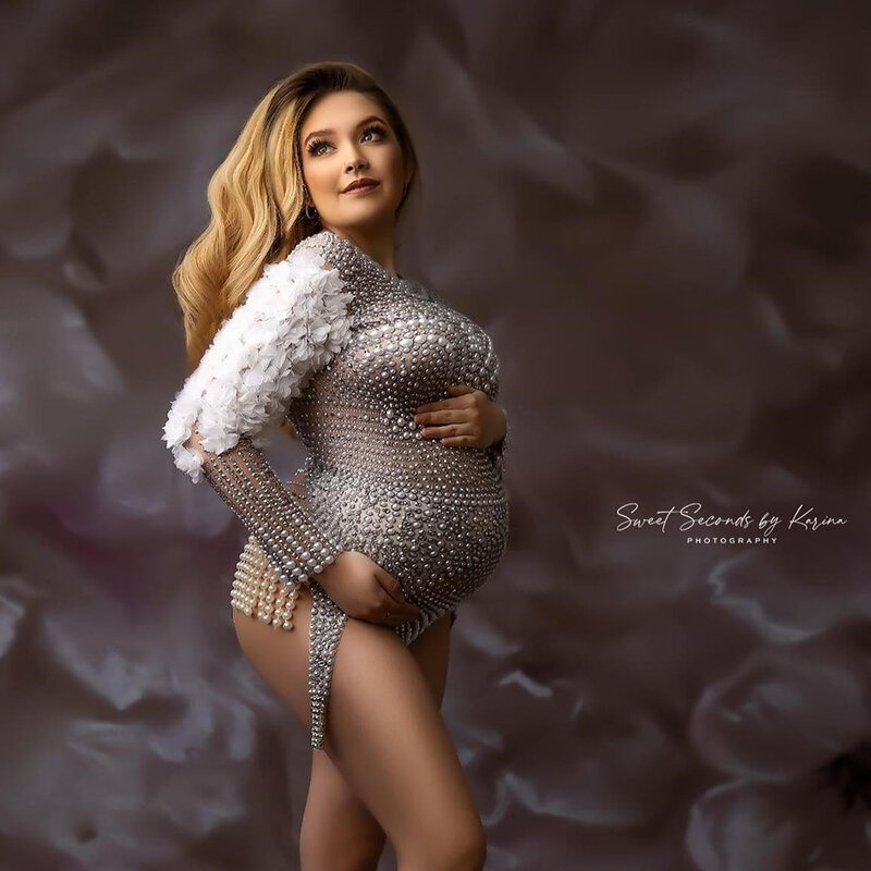 Fotografia ciążowa wspaniała seksowna bogini luksusowa elegancka pełna wspaniałych pereł wysoka elastyczność body dla sesja zdjęciowa