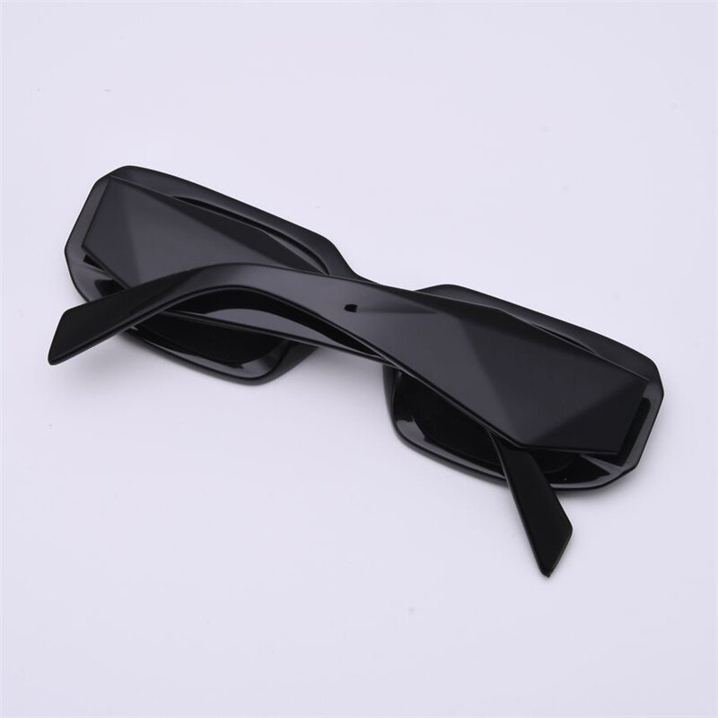 Kacamata Hitam untuk Pria dan Wanita Gaya Musim Panas Anti-ultraviolet 17WF Retro Pelat Persegi Bingkai Penuh Kacamata Mode Kotak Acak