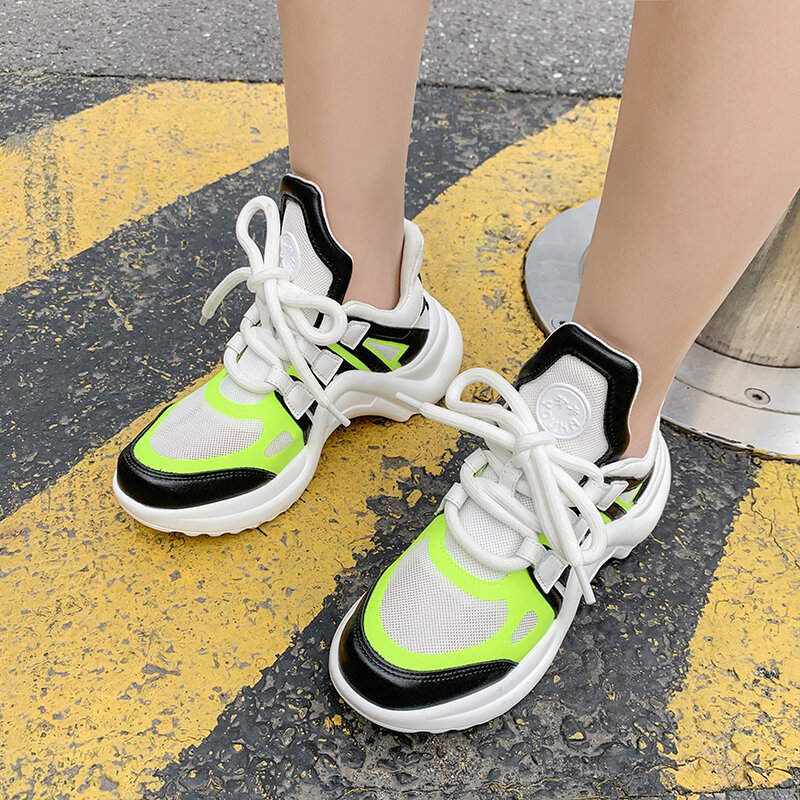 WOHDHE donna che esegue Sneaker sportiva retrò traspirante scarpe sportive leggere indossabili Sneakers nere bianche con lacci antiscivolo