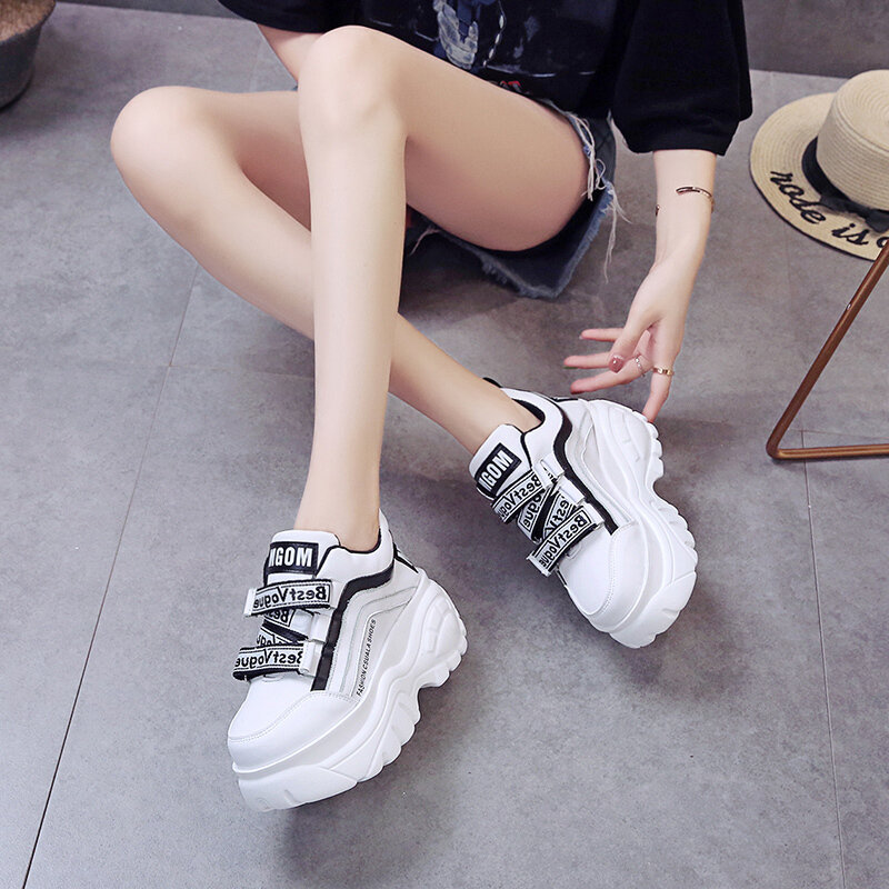 Zapatillas de deporte con suela gruesa para mujer, zapatos de plataforma alta de retales, informales, de cuña, color blanco y negro, otoño e invierno, 2022