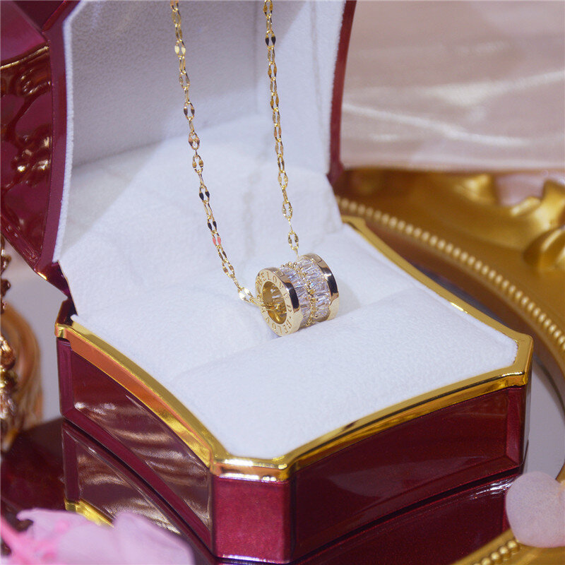 Kalung Liontin Emas Kubus Zirkonia Mewah Klasik untuk Wanita Hadiah Ulang Tahun Perhiasan Rantai Tulang Selangka Mode Istimewa Sederhana