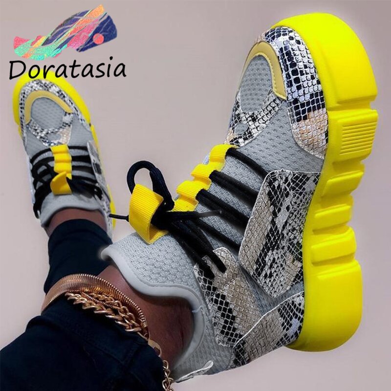 Doratasia ファッションブランド混合色女性ミッドヒールスニーカー春夏のプラットフォームスニーカー女性ヘビパッチワーク靴女性