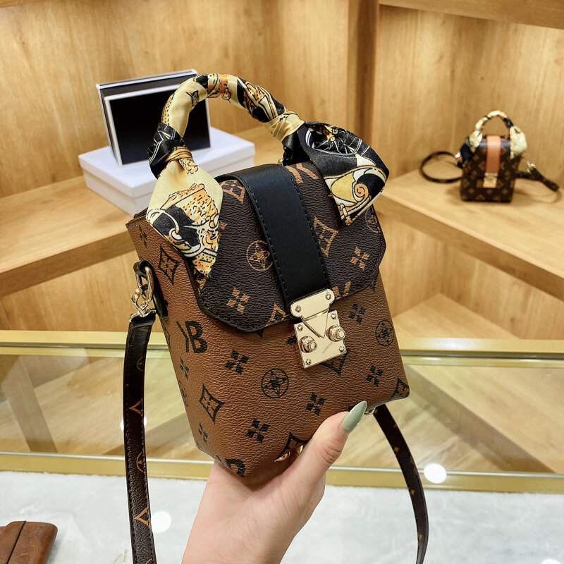 Fashionable Bags for Women 2021 New Luxury Designer Handbag Scarves Leather Female Top Handle Bags Small Brand Crossbody Bags
