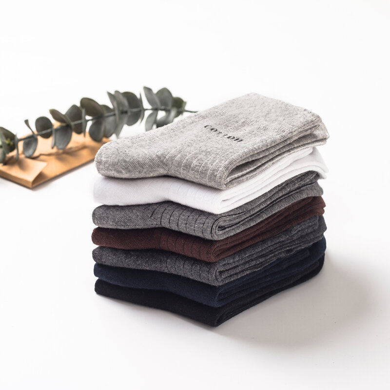 Calcetines de algodón sólido para hombre, medias informales transpirables de alta calidad, para primavera y otoño, 7 pares por lote