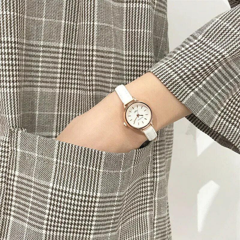 Moda damska małe zegarki Vintage skórzane eleganckie damskie zegarki kwarcowe proste kobiece zegarki Casual Retro kobieta zegar