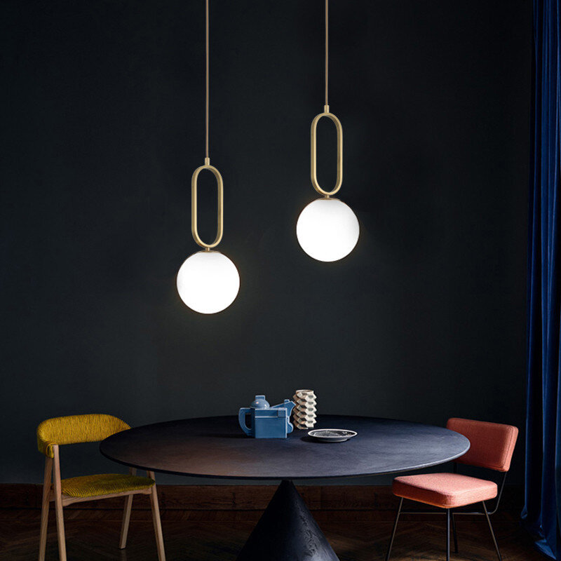 Luces colgantes modernas, lámpara de restaurante minimalista de oro y negro con personalidad creativa, luces colgantes de bola de cristal