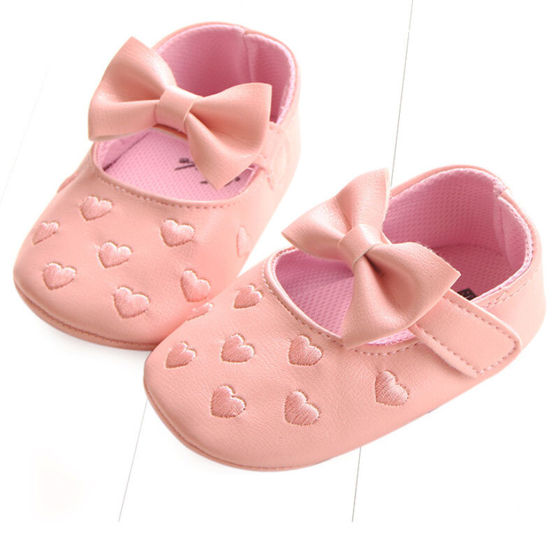 Bebê do plutônio de couro infantil arco franja coração padrão macio solado antiderrapante calçados berço sapatos para recém-nascidos
