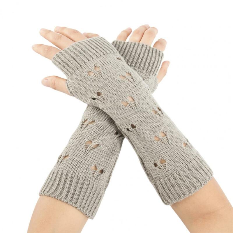 1 Pair Hollow Heart Half Finger Arm Covers Thick Crochet Solid Color Winter Gloves Hand Warmer Half Mittens for AutumnWinter