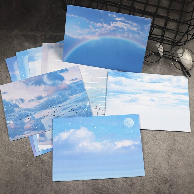 Conjunto romântico de envelope de papel com letras do céu azul, nuvem de arco-íris, lindo livro de amor escritório