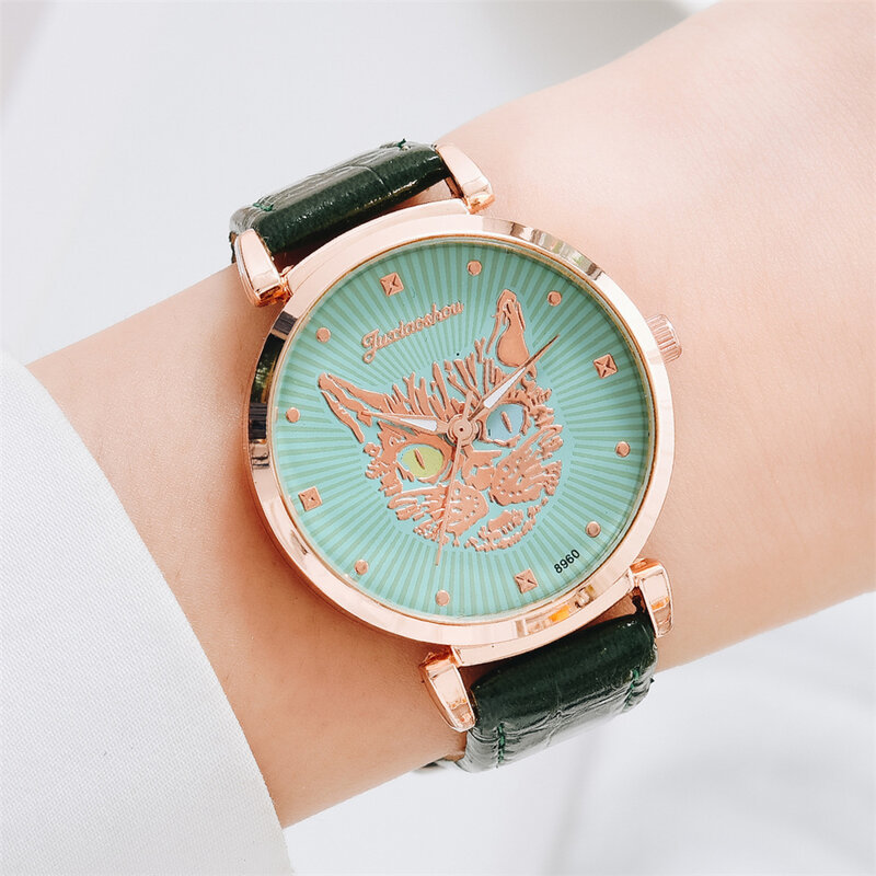 Luxury Qualities Women's Fashion Quartz Watches 2021 New Simple leopard Ladies Leather Wristwatches Casual Female Clock Gifts