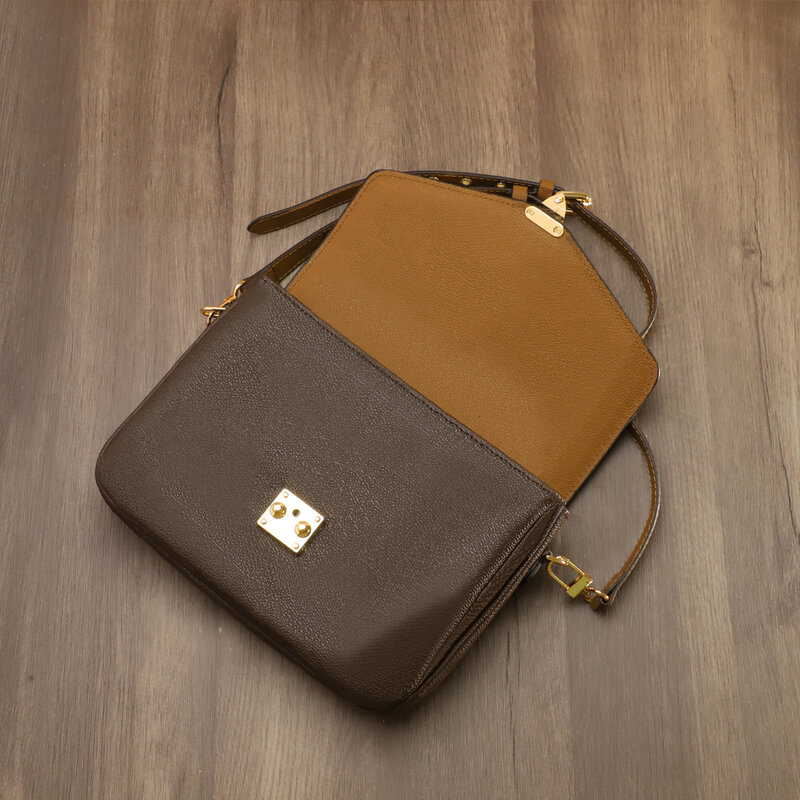 Top Quality Luxurey Designer Messenger Bag For Lady Flower Decoration Leather Small Square Bag Single Shoulder Free Shipping
