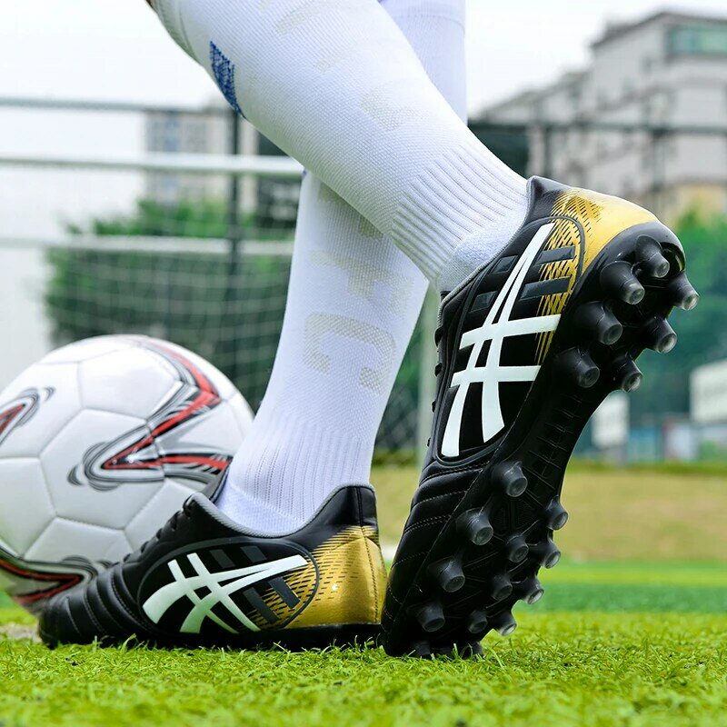 الرجال أحذية كرة القدم المراهقين تنفس لينة حجم 35-45 أحذية رياضية الاطفال العشب التدريب أحذية رياضية FG / TF المضادة للانزلاق أحذية كرة القدم