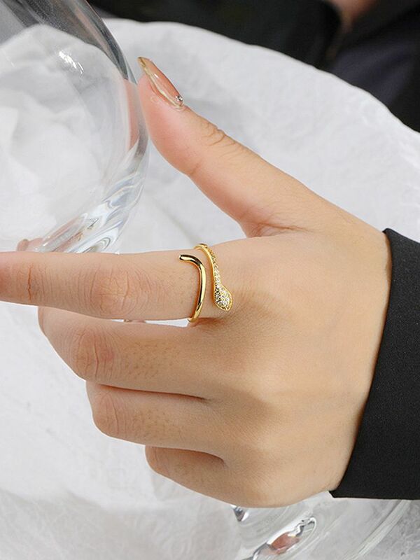 Регулируемое кольцо под серебро с золотым змеиным дизайном