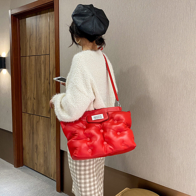 Nieuwe Soft Solid Schoudertassen Voor Vrouwen Cloud Ruimte Katoenen Gewatteerde Kussen Tas Luxe Pu Lederen Grote Capaciteit Messenger Bags sac
