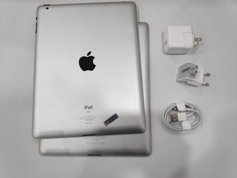 Refurbish Apple IPad 4 Ipad 4th IPAD 2012 9.7 Inci Versi Wifi Hitam Sekitar 80% Baru