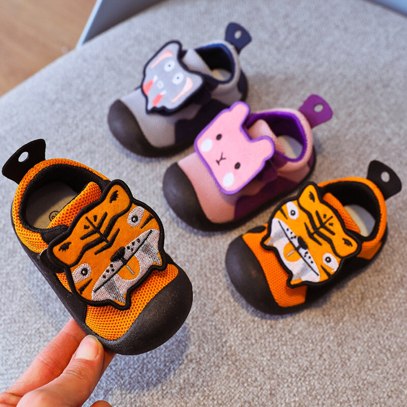 Chaussures de premiers pas pour bébés, de haute qualité, antidérapantes, à fond souple, avec dessin animé, pour filles et garçons, printemps, 2021