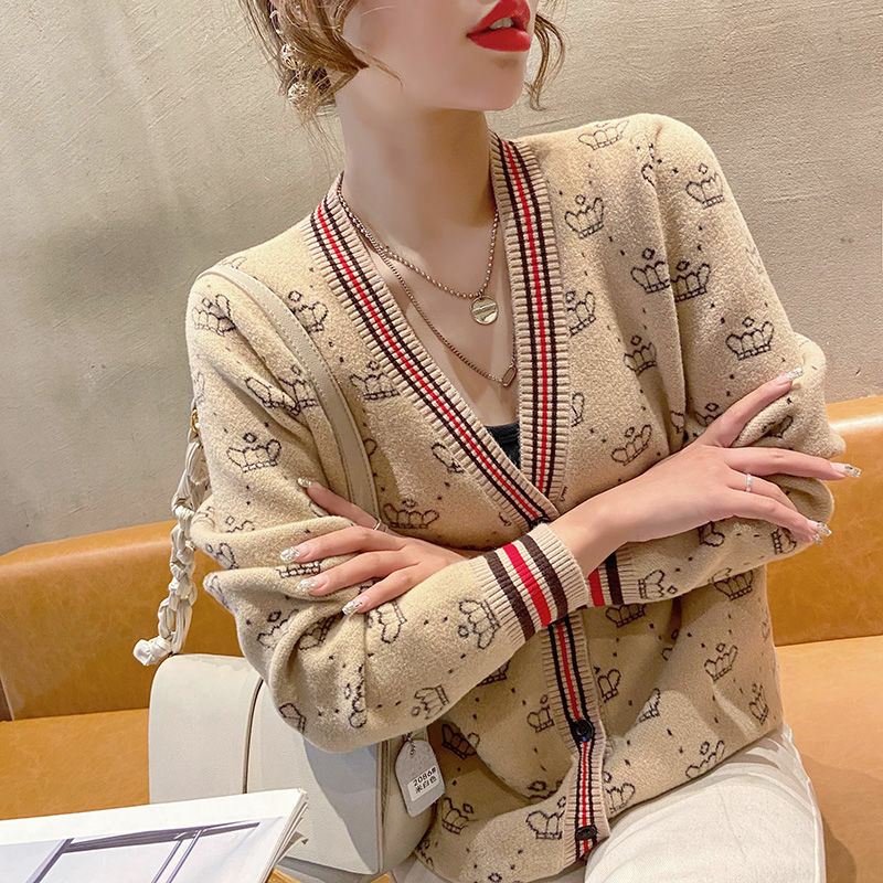 여성 니트 카디건 대비 색 스트 라이프 크라운 패턴 V 목 단추 긴 소매 얇은 스웨터 도매 여성 의류