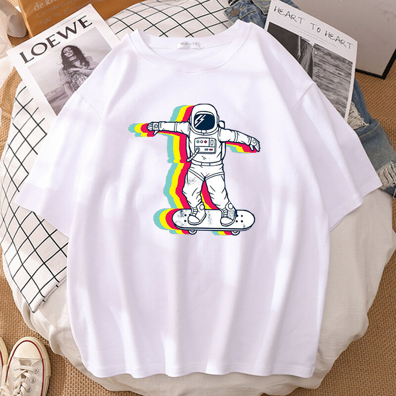 Space Man Astronaut Spelen Skateboard Print Mens T-shirts Fashion Losse T Shirts Eenvoud Vintage Tshirts Cool Zachte Mannen Tops