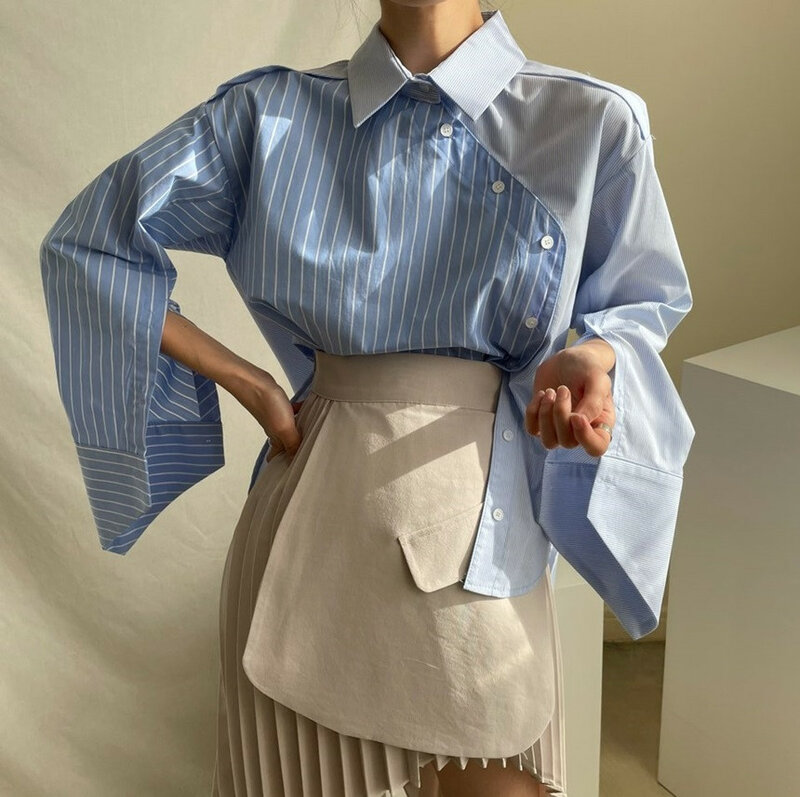 Mode Korea Ins Warna Kontras Bergaris-garis Jahitan Tidak Teratur Miring Berkancing Sebaris Baju Lengan Panjang Bercelah Ramping Atasan