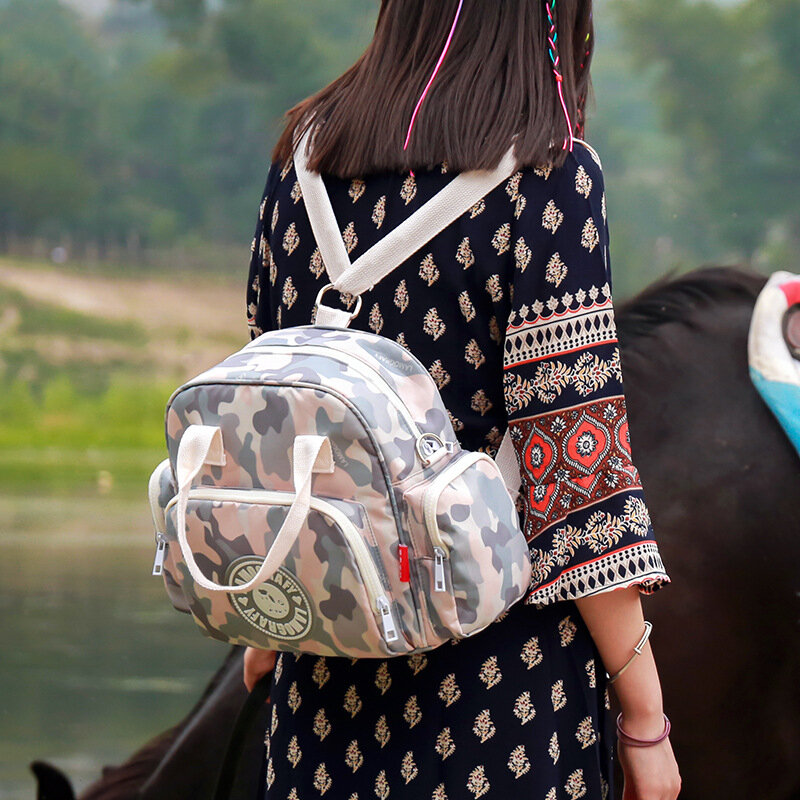 新しいかわいいプリントナイロンママのバックパックと装飾品dirtproof屋外ベビーおむつバッグ大品質女性母性看護バッグ