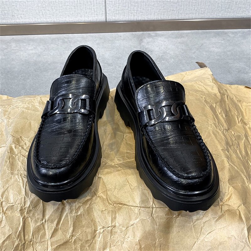 New men's casual leather shoes, autumn and winter tooling shoes, high-end leather embossed leather shoes,fashionable men's shoes