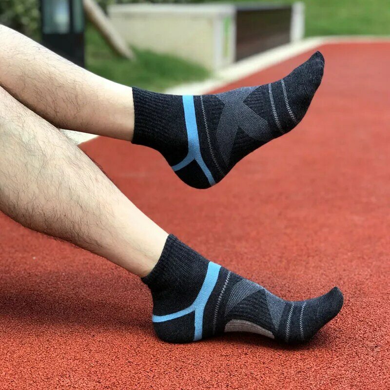 New Men Cycling Cotton Sock Breathable Outdoor Basketball Socks Protect Feet Wicking Bike Running Football Sport Socks Black
